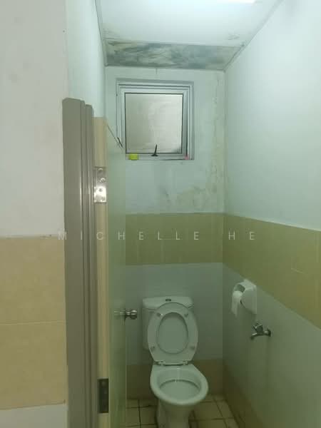 Kedai / Pejabat untuk Disewa di Taman Molek (Johor Bahru) - Michelle He - Bathroom - PropertyGuru.com.my
