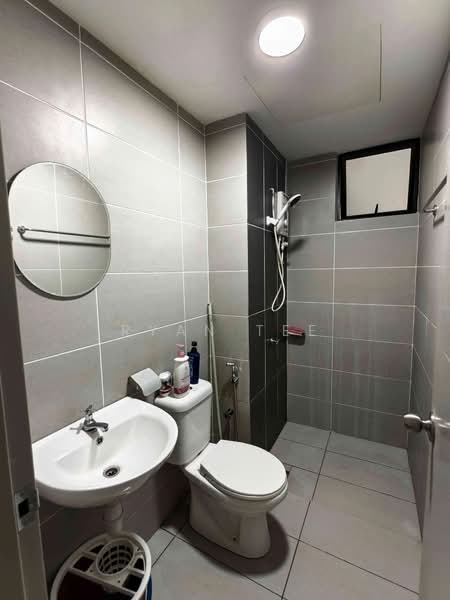 Kondominium untuk Dijual di Mizumi Residences - Ryan Tee - Bathroom - PropertyGuru.com.my