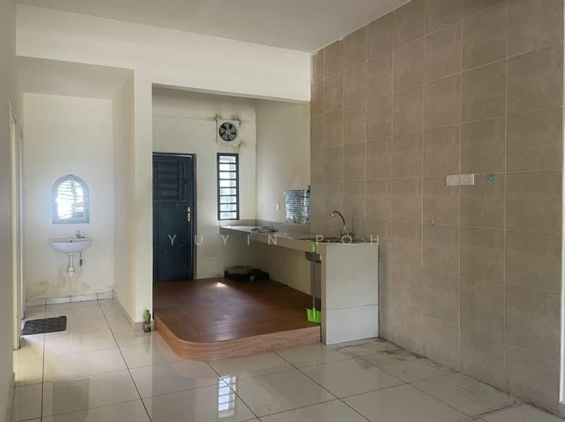 Rumah Teres 2 Tingkat untuk Disewa di Pekan Nanas (Johor) - YUYIN POH - Kitchen - PropertyGuru.com.my