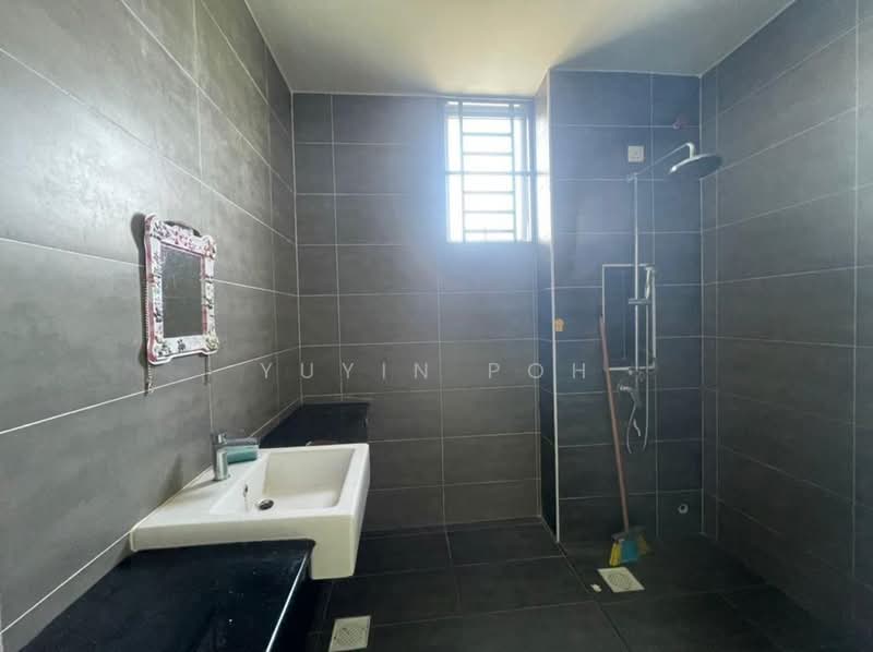 Rumah Teres 2 Tingkat untuk Disewa di Pekan Nanas (Johor) - YUYIN POH - Bathroom - PropertyGuru.com.my