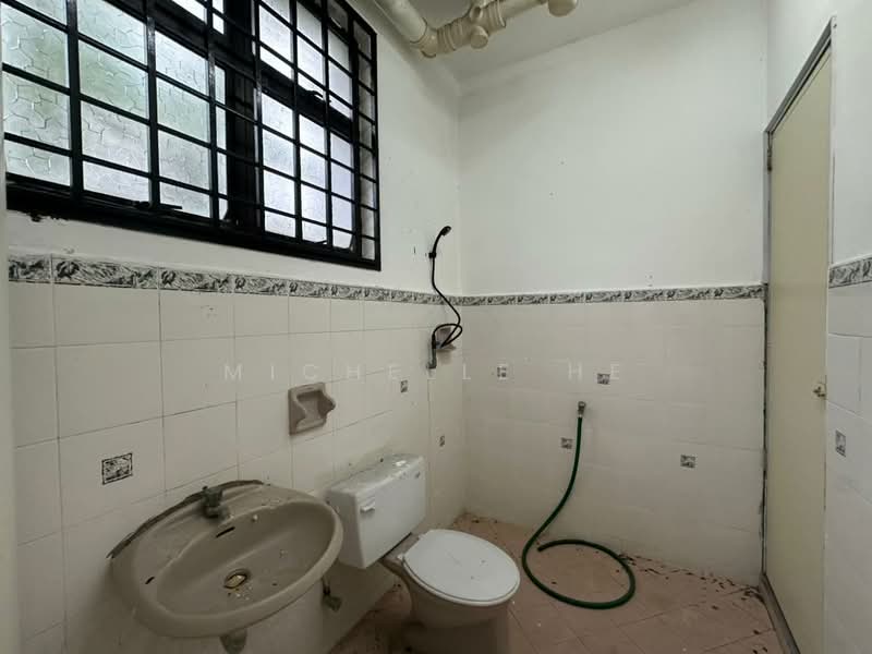 2-storey Terraced House for Sale in Taman Desa Cemerlang (Ulu Tiram) - Michelle He - Bathroom - PropertyGuru.com.my