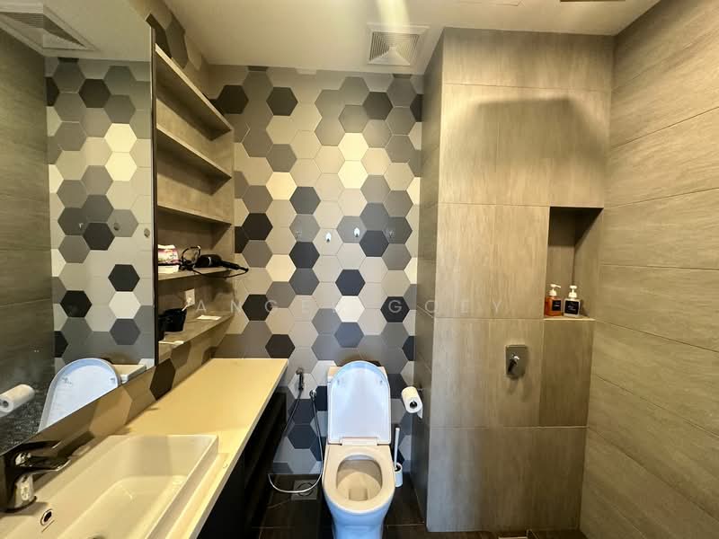 Servis Apartment untuk Dijual di Ceylonz Suites - Angel Goey - Bathroom - PropertyGuru.com.my