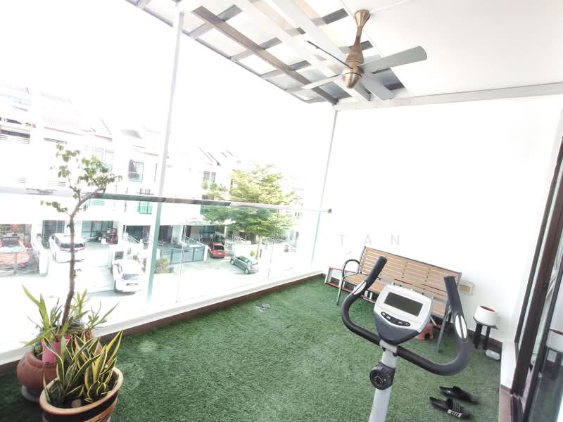 3-storey Terraced House for Sale in Taman Damai Utama (Bandar Kinrara) - Shirley Tan - Top floor balcony - PropertyGuru.com.my