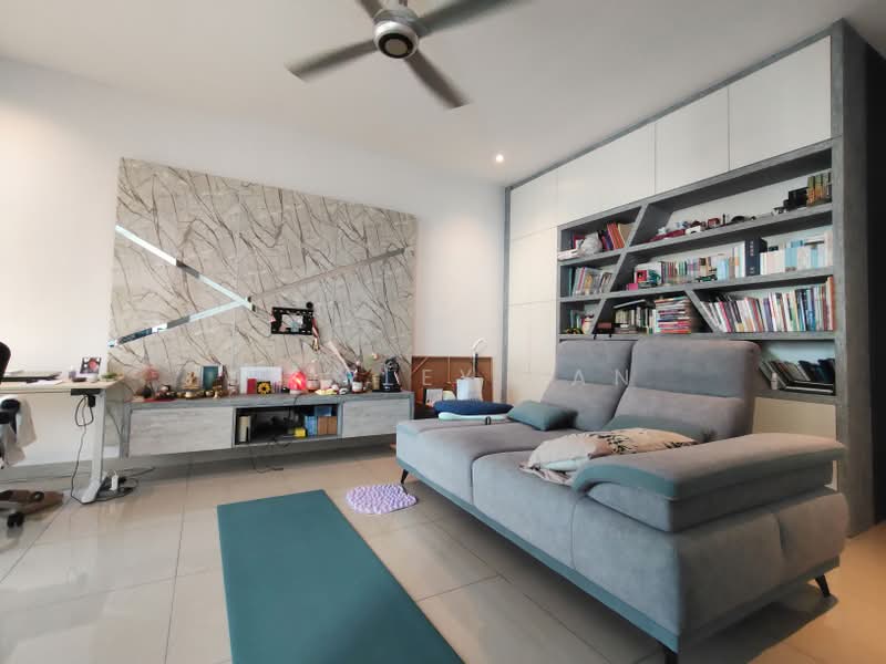 3-storey Terraced House for Sale in Taman Damai Utama (Bandar Kinrara) - Shirley Tan - Top floot master bedroom - PropertyGuru.com.my