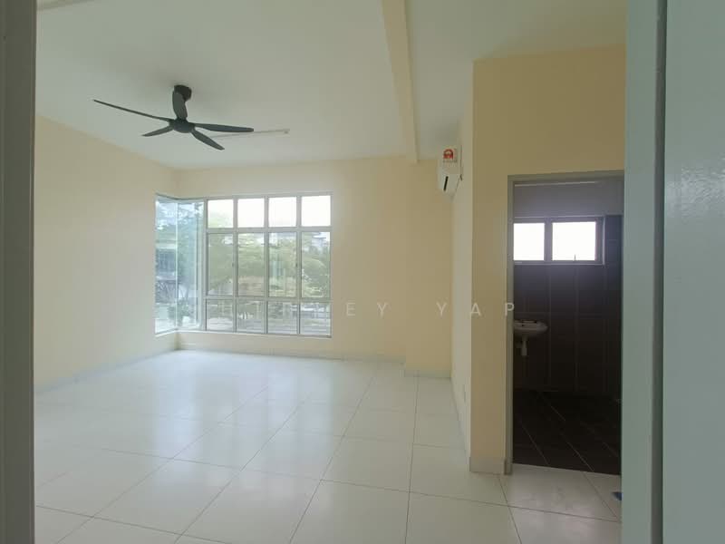 Cluster House for Rent in Kampung Melayu Kangkar Pulai (Pulai) - Shirley Yap - Living Room - PropertyGuru.com.my