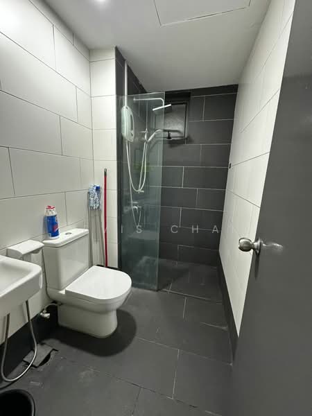 Servis Apartment untuk Disewa di Univ 360 Place - Levis Chan - Bathroom - PropertyGuru.com.my