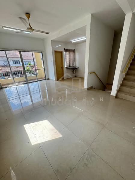 Townhouse for Rent in Serdang (Seri Kembangan) - Levis Chan - Living Room - PropertyGuru.com.my