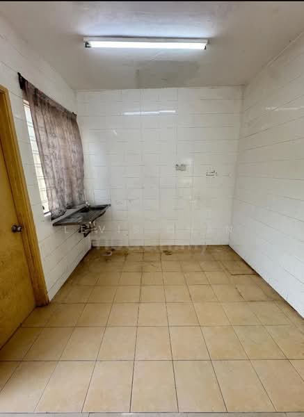 Townhouse for Rent in Serdang (Seri Kembangan) - Levis Chan - Kitchen - PropertyGuru.com.my