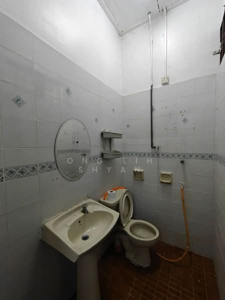 Rumah Teres 1 Tingkat untuk Dijual di Taman Daya (Johor Bahru) - Ong Lih Shyan - Bathroom - PropertyGuru.com.my