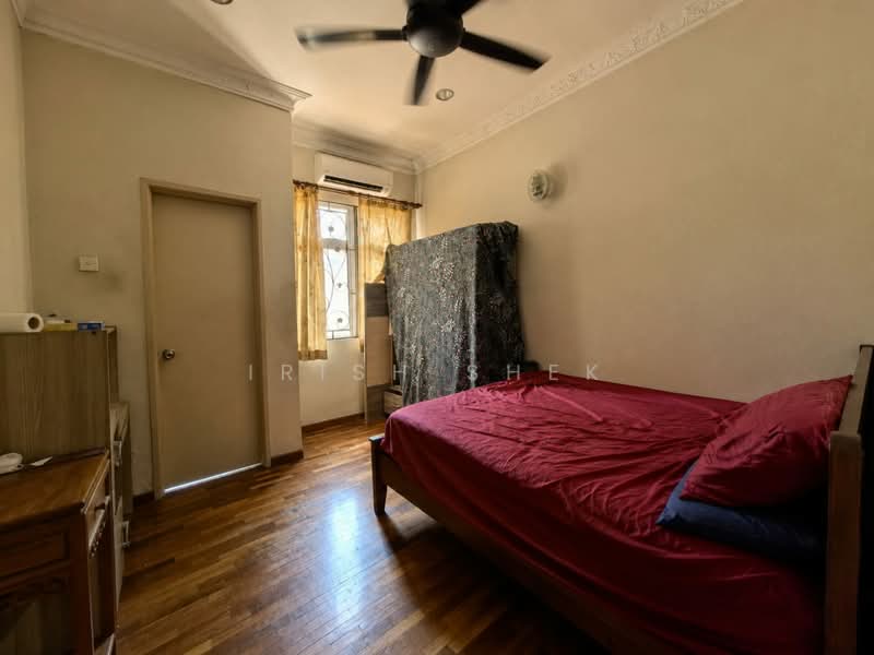2-storey Terraced House for Sale in Kota Kemuning (Shah Alam) - Irish Shek - Bedroom - PropertyGuru.com.my