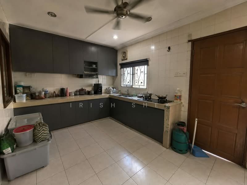 2-storey Terraced House for Sale in Kota Kemuning (Shah Alam) - Irish Shek - Kitchen - PropertyGuru.com.my