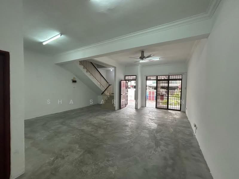Rumah Teres 2 Tingkat untuk Disewa di Skudai (Johor) - Sha Saravanan - Living Room - PropertyGuru.com.my