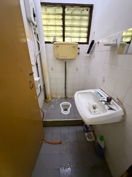 2-storey Terraced House for Rent in Taman Sri Bintang (Kepong) - Lisa Ong - Bathroom - PropertyGuru.com.my