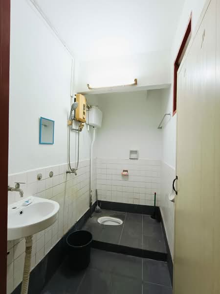Rumah Teres untuk Dijual di Taman Kajang Baru (Kajang) - Levis Chan - Bathroom - PropertyGuru.com.my