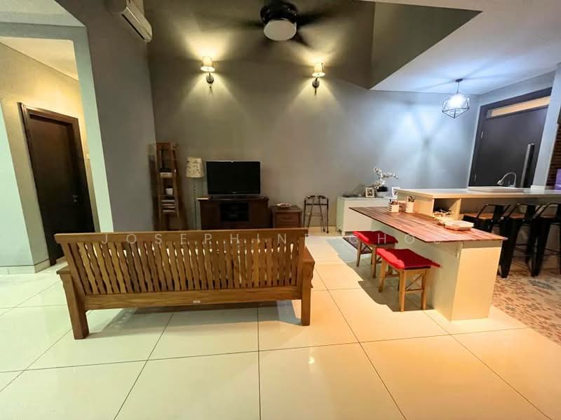 2-storey Terraced House for Sale in Glenmarie (Selangor) - Josephine Chou - Living Room - PropertyGuru.com.my
