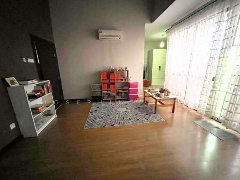 2-storey Terraced House for Sale in Glenmarie (Selangor) - Josephine Chou - Living Room - PropertyGuru.com.my