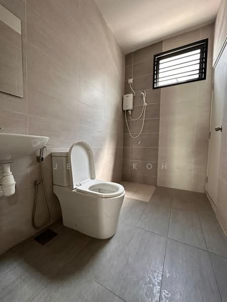 2-storey Terraced House for Rent in Taman Sutera Utama (Skudai) - Jessy Koh - Bathroom - PropertyGuru.com.my