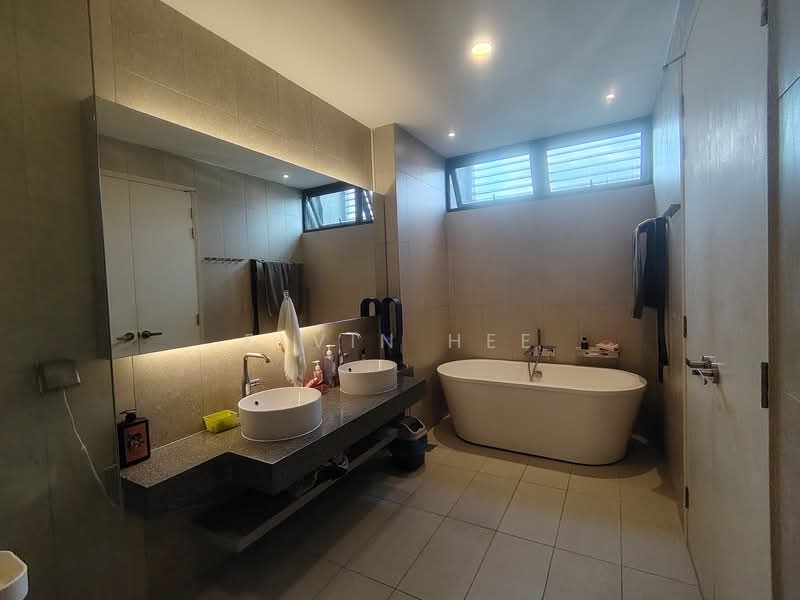Rumah Banglo untuk Dijual di Telok Panglima Garang (Selangor) - Elvin Hee - Master Bathroom - PropertyGuru.com.my