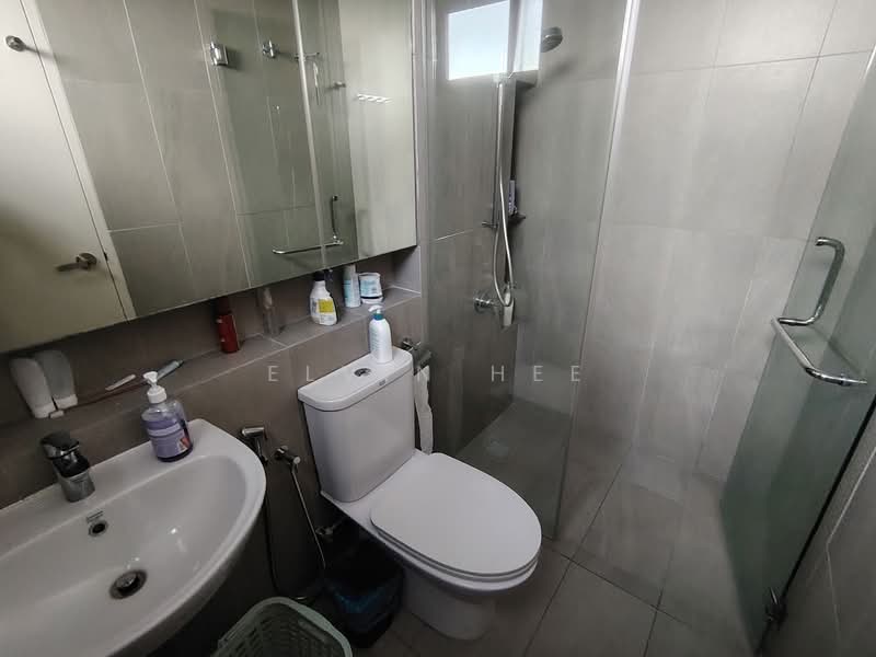 Rumah Banglo untuk Dijual di Telok Panglima Garang (Selangor) - Elvin Hee - Bedroom 1 Bathroom - PropertyGuru.com.my
