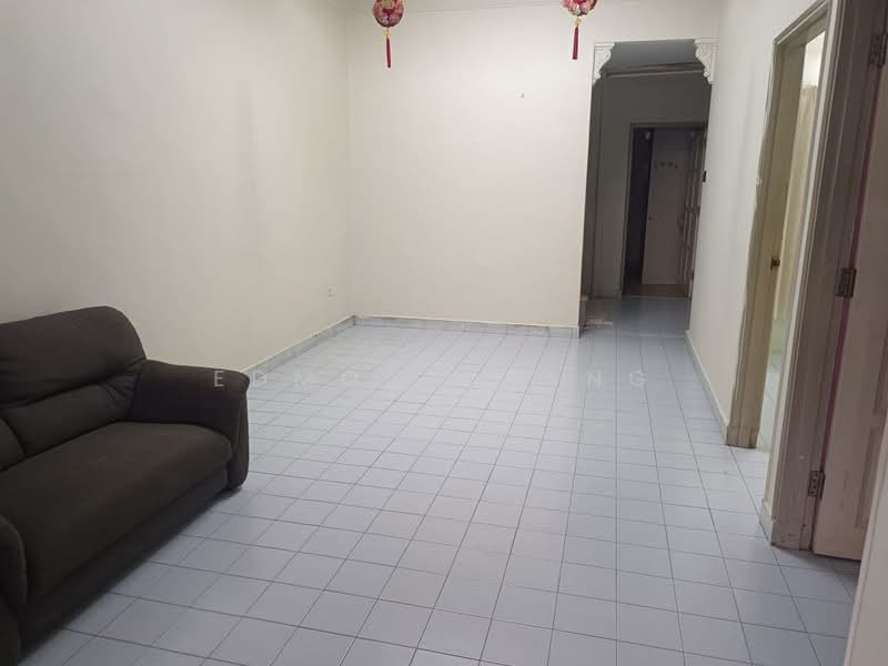 1-storey Terraced House for Rent in Taman Johor Jaya (Johor Bahru) - Edmond Tang - Living Room - PropertyGuru.com.my