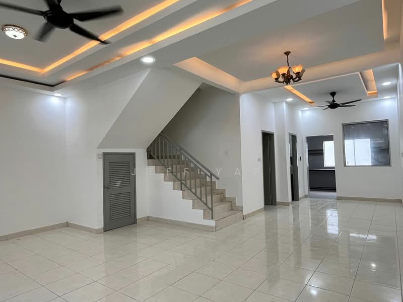 2-storey Terraced House for Rent in Puncak Alam (Selangor) - Jeff Yap - Living Room - PropertyGuru.com.my