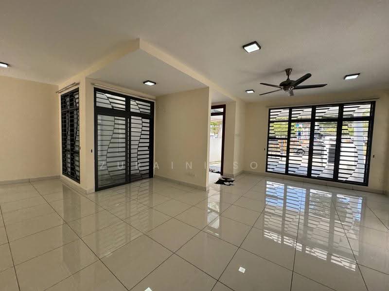 3-storey Terraced House for Sale in Laman Glenmarie (Shah Alam) - Zuraini Soh - Living Room - PropertyGuru.com.my