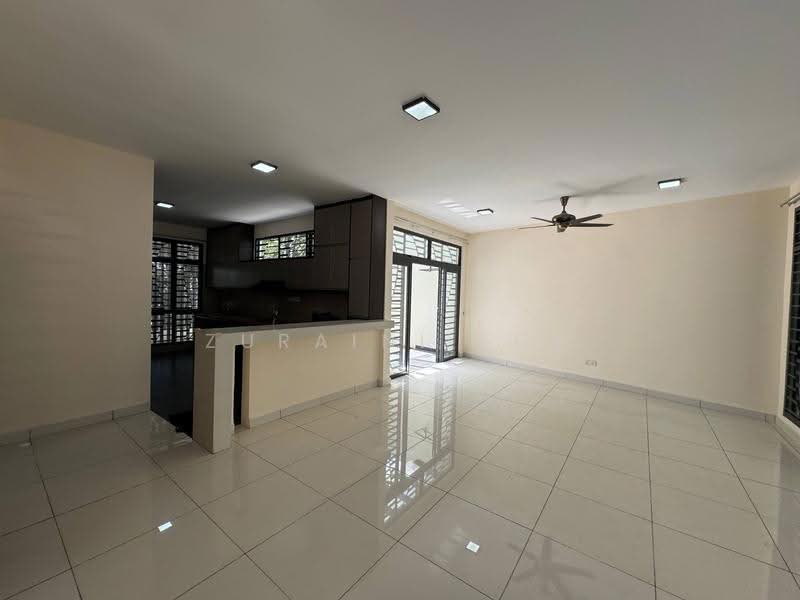 3-storey Terraced House for Sale in Laman Glenmarie (Shah Alam) - Zuraini Soh - Living Room - PropertyGuru.com.my
