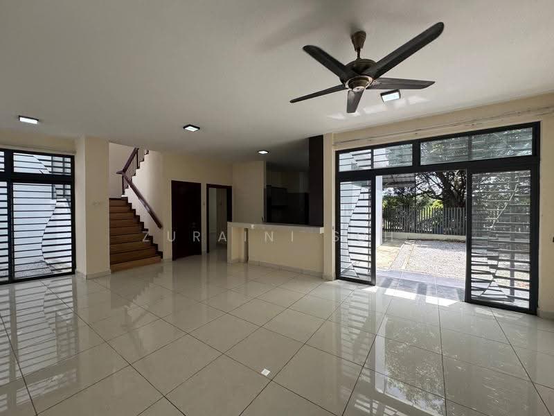 3-storey Terraced House for Sale in Laman Glenmarie (Shah Alam) - Zuraini Soh - Living Room - PropertyGuru.com.my