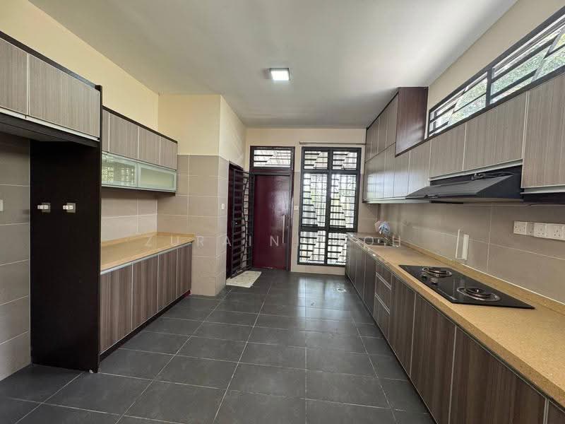3-storey Terraced House for Sale in Laman Glenmarie (Shah Alam) - Zuraini Soh - Kitchen - PropertyGuru.com.my