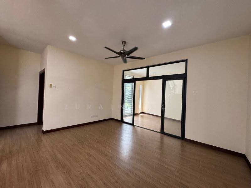 3-storey Terraced House for Sale in Laman Glenmarie (Shah Alam) - Zuraini Soh - Living Room - PropertyGuru.com.my