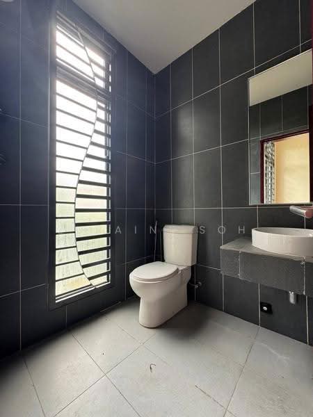 3-storey Terraced House for Sale in Laman Glenmarie (Shah Alam) - Zuraini Soh - Bathroom - PropertyGuru.com.my