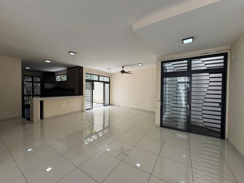 3-storey Terraced House for Sale in Laman Glenmarie (Shah Alam) - Zuraini Soh - Living Room - PropertyGuru.com.my