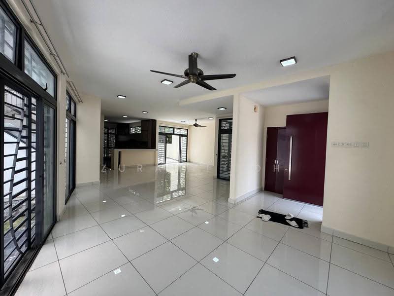 3-storey Terraced House for Sale in Laman Glenmarie (Shah Alam) - Zuraini Soh - Living Room - PropertyGuru.com.my