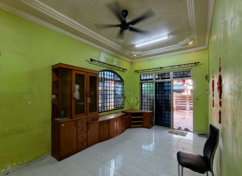Rumah Teres 1 Tingkat untuk Dijual di Taman Pulai Utama (Skudai) - SK Mok - Living Room - PropertyGuru.com.my