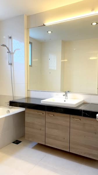 Apartment for Rent at Earls Court - Jeffrey Siah - Bathroom - PropertyGuru.com.my
