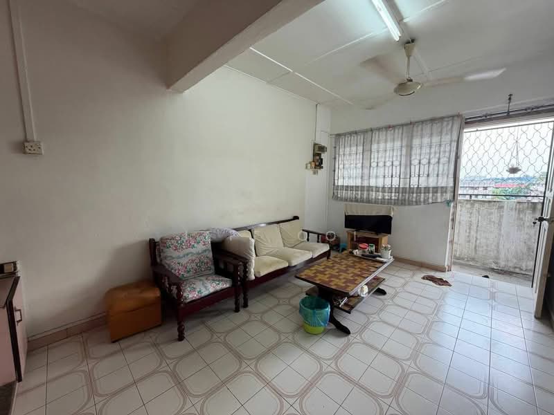 Rumah Flat untuk Dijual di Flat Taman Ungku Tun Aminah - Jeff Ooi - Living Room - PropertyGuru.com.my