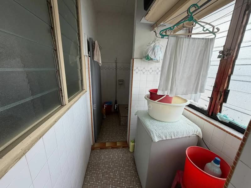 Rumah Flat untuk Dijual di Flat Taman Ungku Tun Aminah - Jeff Ooi - Balcony - PropertyGuru.com.my