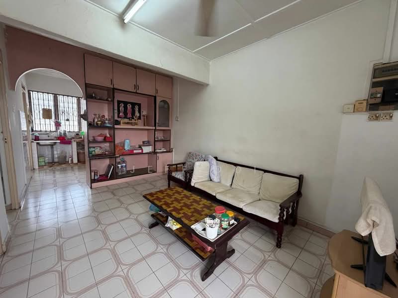 Rumah Flat untuk Dijual di Flat Taman Ungku Tun Aminah - Jeff Ooi - Living Room - PropertyGuru.com.my