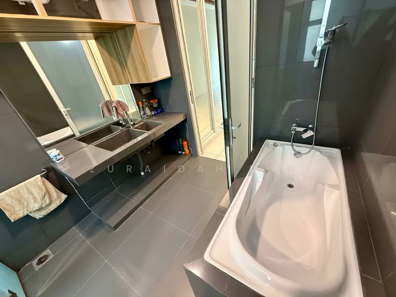Rumah Bandar untuk Dijual di Bandar Tun Hussein Onn (Cheras) - Zuraidah Dan - Bathroom - PropertyGuru.com.my
