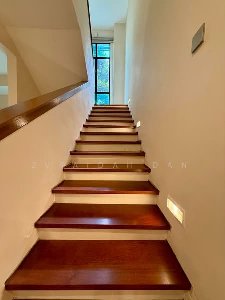 Rumah Bandar untuk Dijual di Bandar Tun Hussein Onn (Cheras) - Zuraidah Dan - Stairs - PropertyGuru.com.my