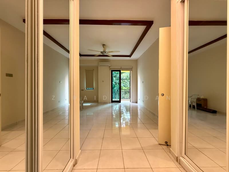 Rumah Bandar untuk Dijual di Bandar Tun Hussein Onn (Cheras) - Zuraidah Dan - Master Bedroom - PropertyGuru.com.my