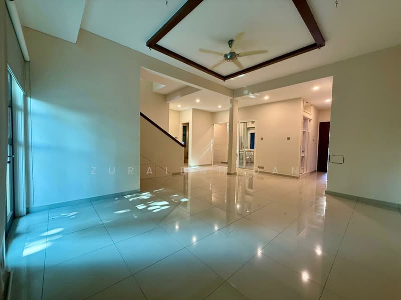 Rumah Bandar untuk Dijual di Bandar Tun Hussein Onn (Cheras) - Zuraidah Dan - Living Room - PropertyGuru.com.my