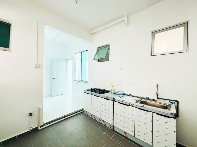Condominium for Rent at The Golden Triangle Condominium - Jerry Tan - Kitchen - PropertyGuru.com.my
