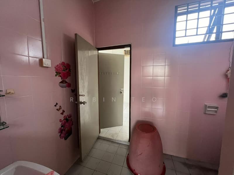 2-storey Terraced House for Rent in Taman Sungai Emas (Kulai) - Robin Teo - Bathroom - PropertyGuru.com.my