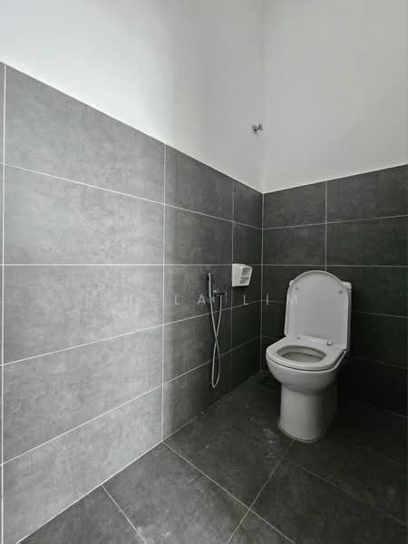 Factory for Sale in Kulai (Johor) - Shela Lim - Bathroom - PropertyGuru.com.my