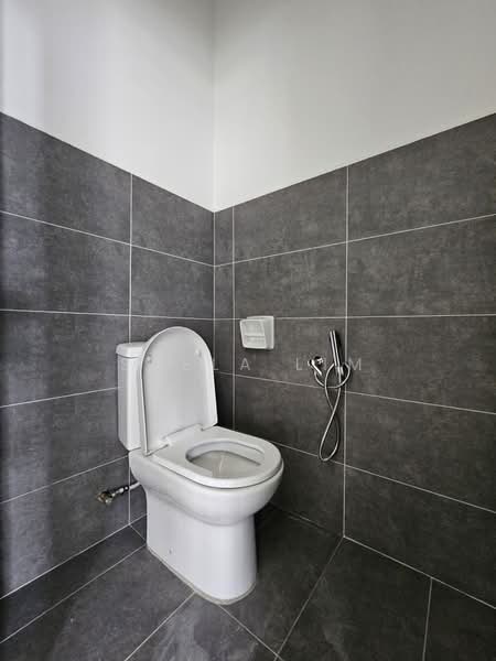 Factory for Rent in Kulai (Johor) - Shela Lim - Bathroom - PropertyGuru.com.my