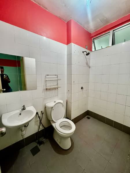 Apartment for Sale at Pangsapuri Sri Chempa - AfiqHamzah . - Bathroom - PropertyGuru.com.my