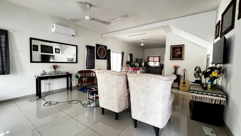 Rumah Teres 2 Tingkat untuk Dijual di Saujana Rawang (Rawang) - Racheel Chang - Living Room - PropertyGuru.com.my
