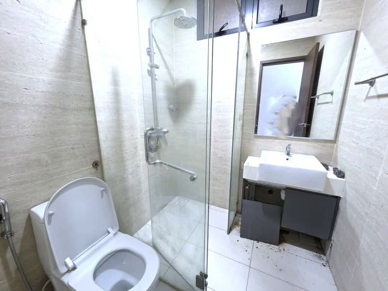 Servis Apartment untuk Dijual di Crescent Bay Suites (Teluk Bayu) - Karl Lim - Bathroom - PropertyGuru.com.my