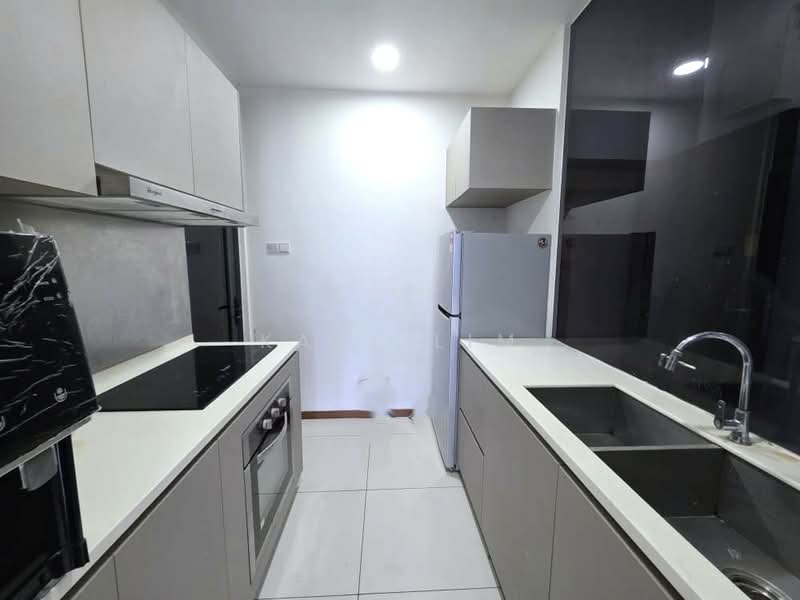 Servis Apartment untuk Dijual di Crescent Bay Suites (Teluk Bayu) - Karl Lim - Kitchen - PropertyGuru.com.my